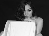 camgirl masturbating with sex toy AmyZuri