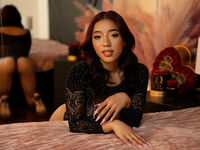 hot cam girl masturbating with sextoy IvannaBrooks