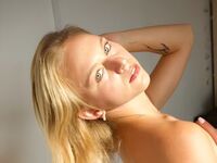hot cam girl masturbating with vibrator JuliaSandri