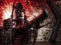 leather girl cam IsisKnox