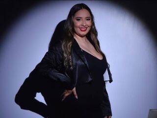 naughty camgirl masturbating with vibrator AbellaRaider