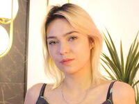 fingering webcamgirl AlysiaBennet