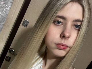 camwhore masturbating with vibrator AmariSpinger