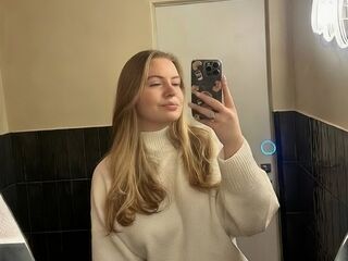 real live cam AryaThomas