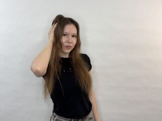 naughty camgirl fingering shaved pussy BeatrizLucksom