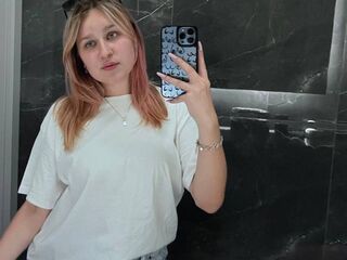 camwhore masturbating with dildo ChuFlorendo
