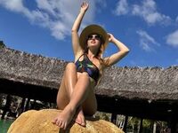 masturbating cam girl ClarettaPittmann