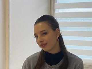 topless webcamgirl DelmyIsaacs
