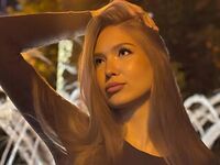 naughty cam girl fingering shaved pussy DelphiaGasco