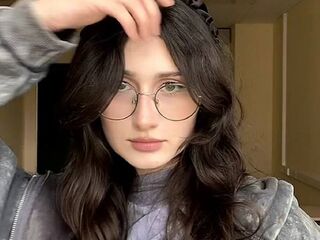 camslut fingering shaved pussy DianneBrowie