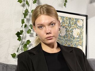 cam bitch DonellaAndra