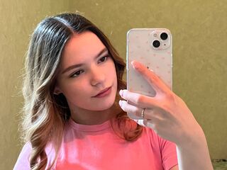 naughty camgirl masturbating with vibrator ElmerRoche