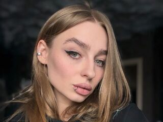 camgirl playing with dildo EvaVotta