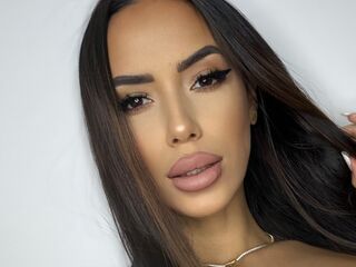 cam girl showing tits EvaYvez