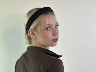 naughty camgirl masturbating with vibrator EvetteHilado