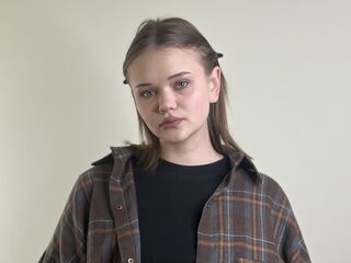 camwhore masturbating with vibrator HeikeGraciano