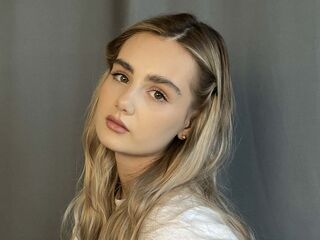 camslut showing tits JewellTrojecki