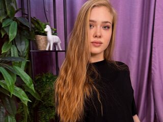 free nude webcam JuliMiu