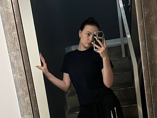 naked cam girl masturbating with vibrator KiraBentley