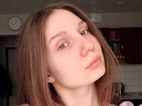 camgirl playing with dildo LaraVenn