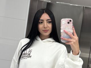camgirl fingering shaved pussy LauraMeeth
