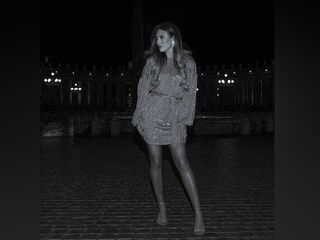 naughty camgirl masturbating with vibrator LeylaBlanc