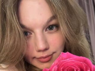 webcam babe chat room LinnGrimshaw