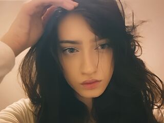 camgirl showing tits MaddieSunflower