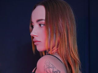 live webcam performer MagicalYana