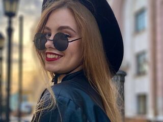 camslut video MaiaOshman