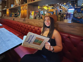 naked camgirl fingering pussy MelanyCol