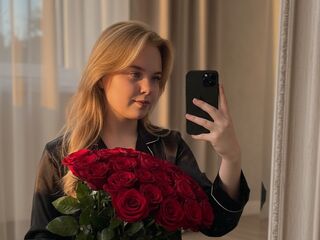 naked girl with webcam fingering MelissaMyla