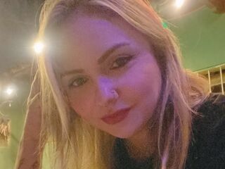 chat room live show MonicaCaroline