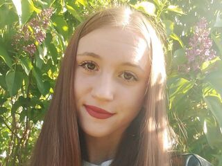 naughty camgirl masturbating with vibrator RickiCriblez