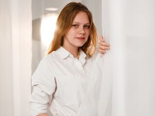 cam girl playing with sextoy SamaraSherow