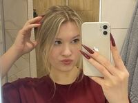 camgirl masturbating with sextoy SkyeDavi