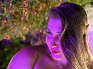 naked girl with webcam masturbating with sextoy TarahZullo
